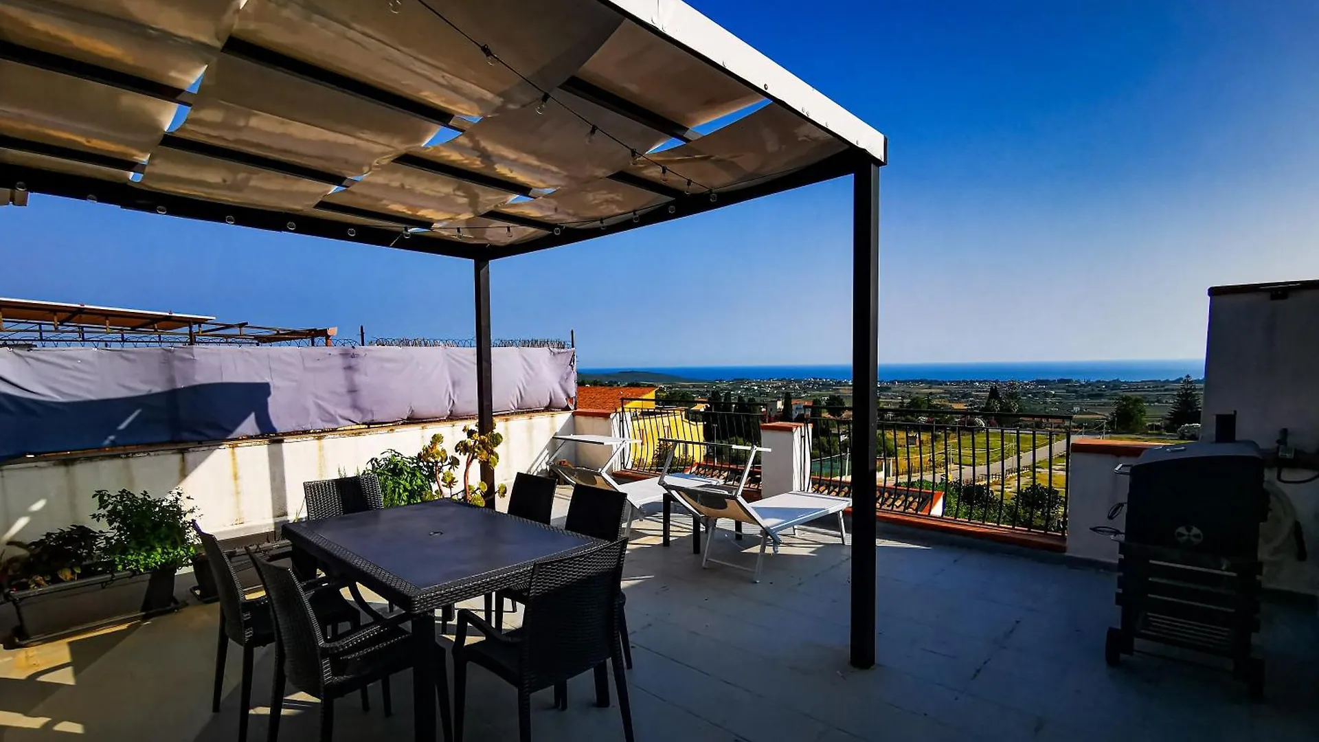 Sunshine Home Intero Appartamento contacts